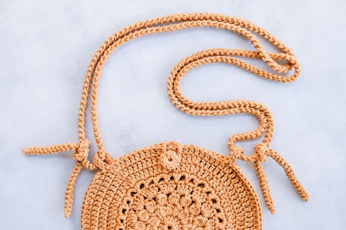 Make this easy crochet boho bag from two circles. Follow the free pattern or video tutorial to add some hippie charm to your bohemian wardrobe. 