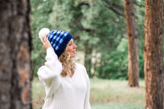 Free crochet plaid hat pattern and tutorial using Lion Brand Jeans yarn. Easy, fast color changes with very few ends to weave in. Sizes include child (kid), women and men.