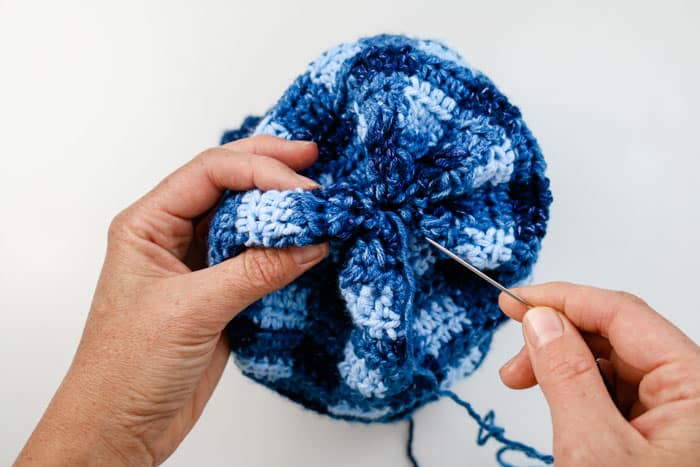 How to crochet a plaid or gingham hat using a free pattern that closes easily at the top.