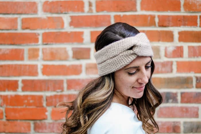 Crochet that looks like knitting is sometimes the best kind! This crochet turban headband free pattern + tutorial is super easy and simple.