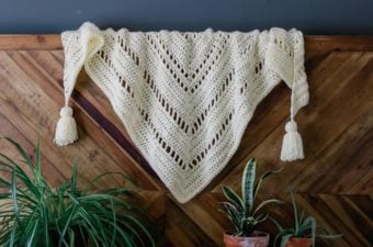 The intriguing repeat of basic stitches in this chunky crochet triangle scarf will hold the interest of beginning and more experienced crocheters alike. Perfect boho crochet scarf pattern for winter!