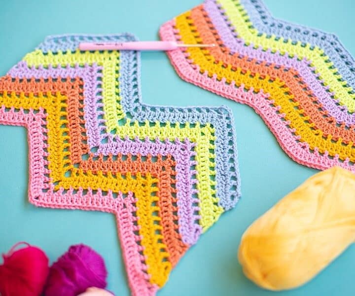 Bernat Textured Grid Baby Crochet Blanket Pattern
