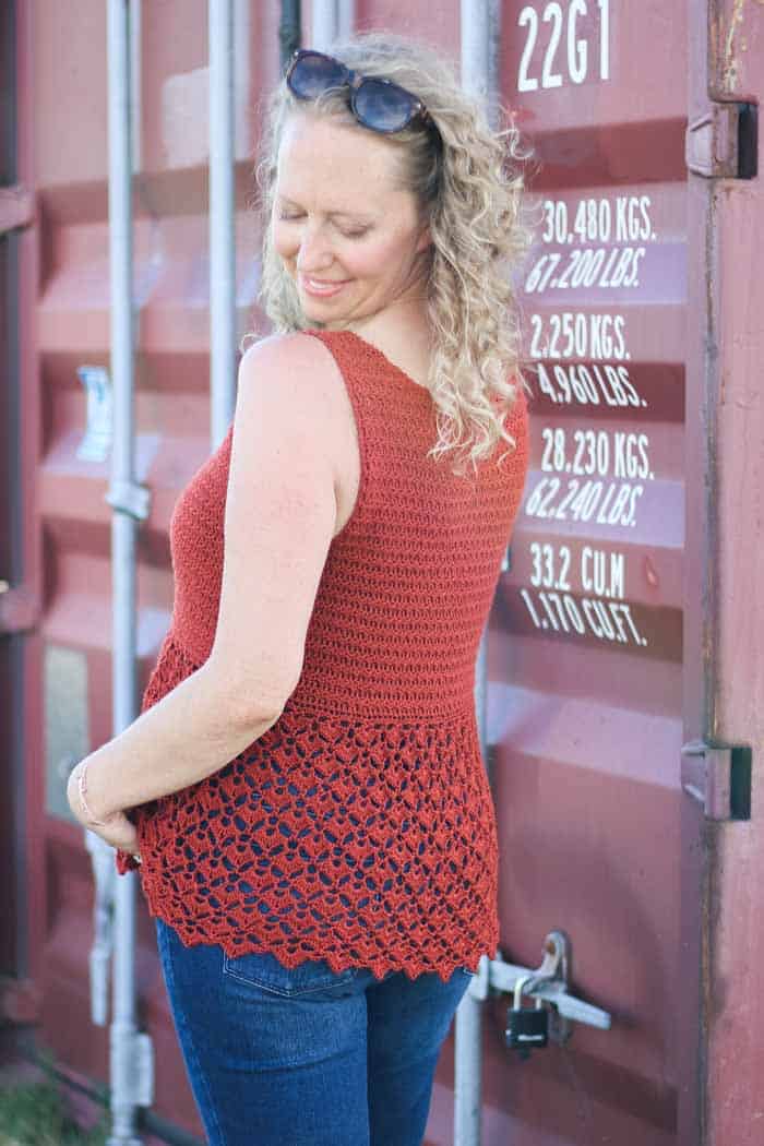 Free crochet tank top pattern with plus sizes. 