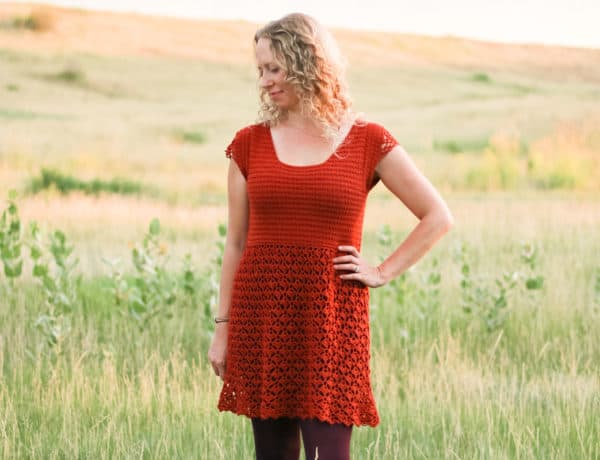 Free crochet dress pattern with plus sizes and a detailed video tutorial.