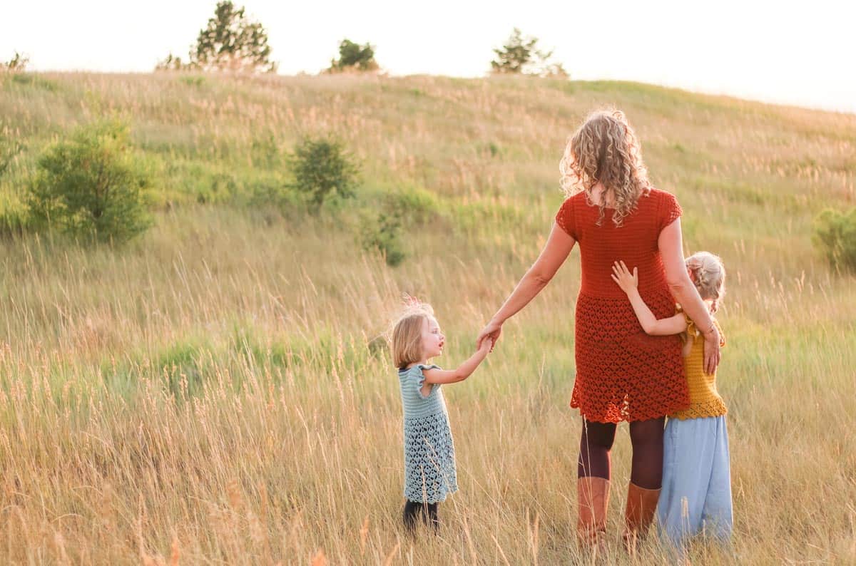 This mommy and me free crochet dress pattern includes women's and girl's sizes. Follow the video tutorial to learn how to crochet a dress you'll love! 