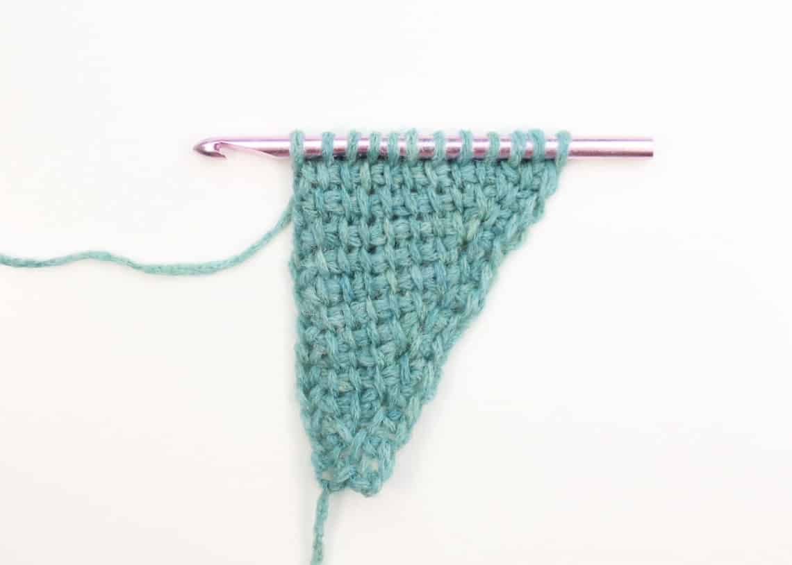 Simple tunisian crochet triangle on a crochet hook