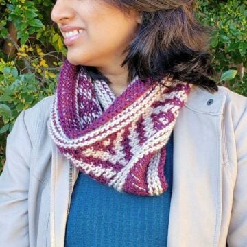 Purple and gray Tunisian crochet neck warmer. Free crochet pattern and video tutorials.