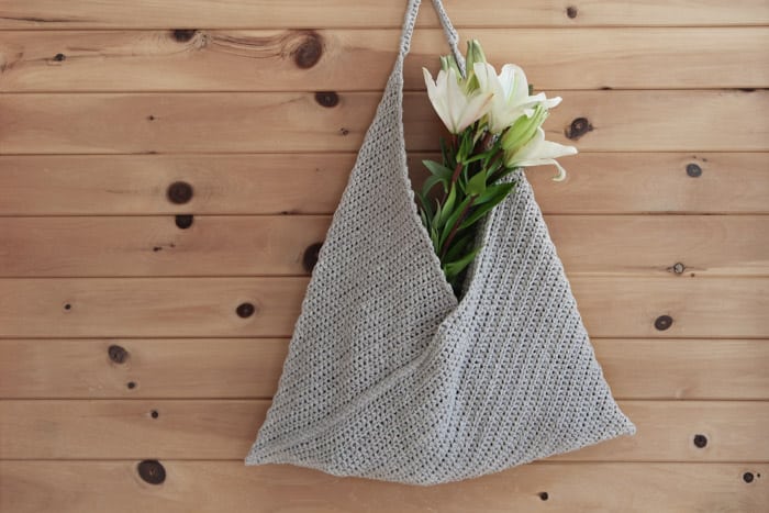 Free pattern and photo tutorial for a beginner crochet tote bag