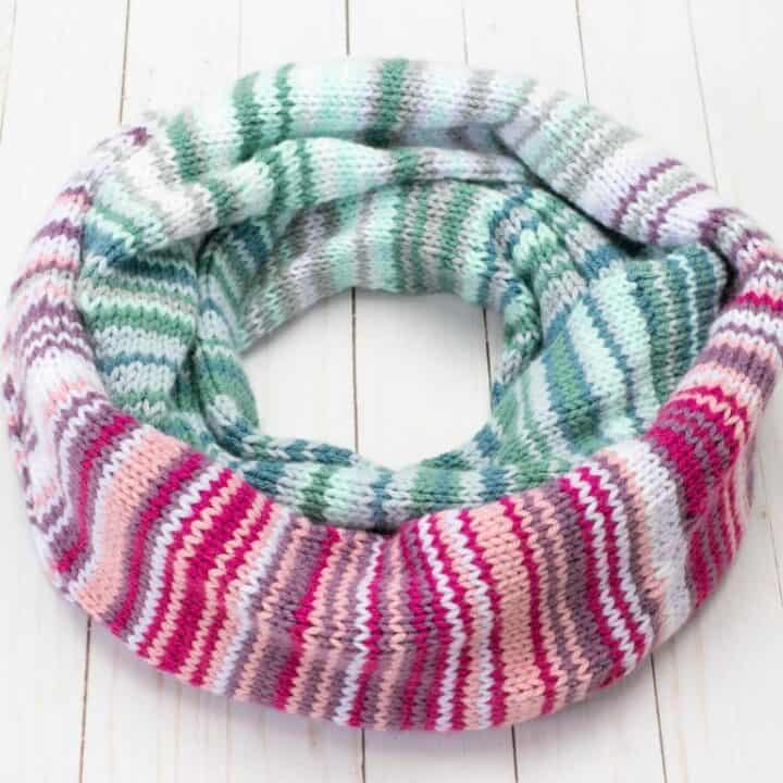 A rolled temperature scarf pattern.