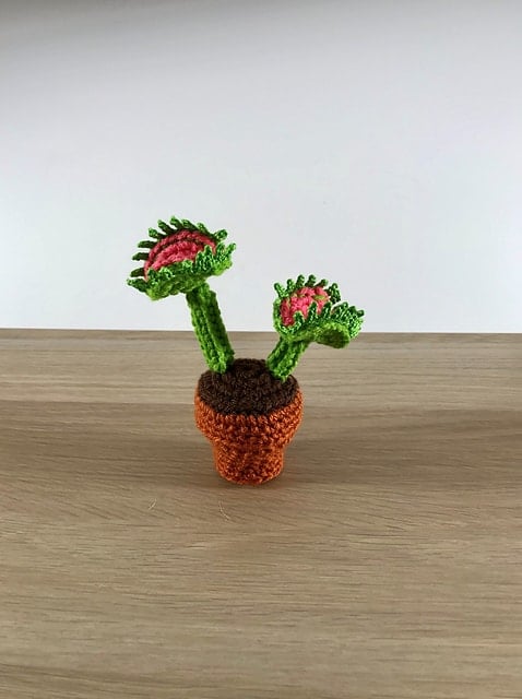 Bernat Spiky T Succulent Crochet Amigurumi Pattern