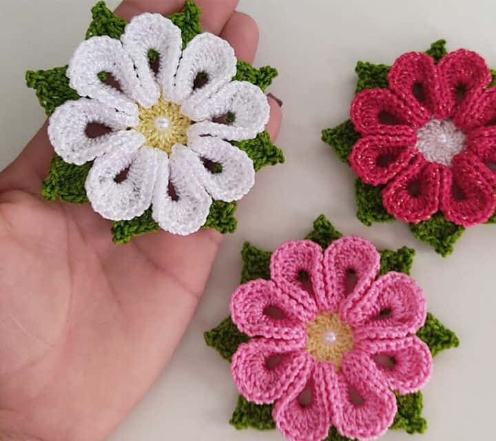 Crochet Daisy Flower Easy Crochet Flower Tutorial : 3 Steps (with