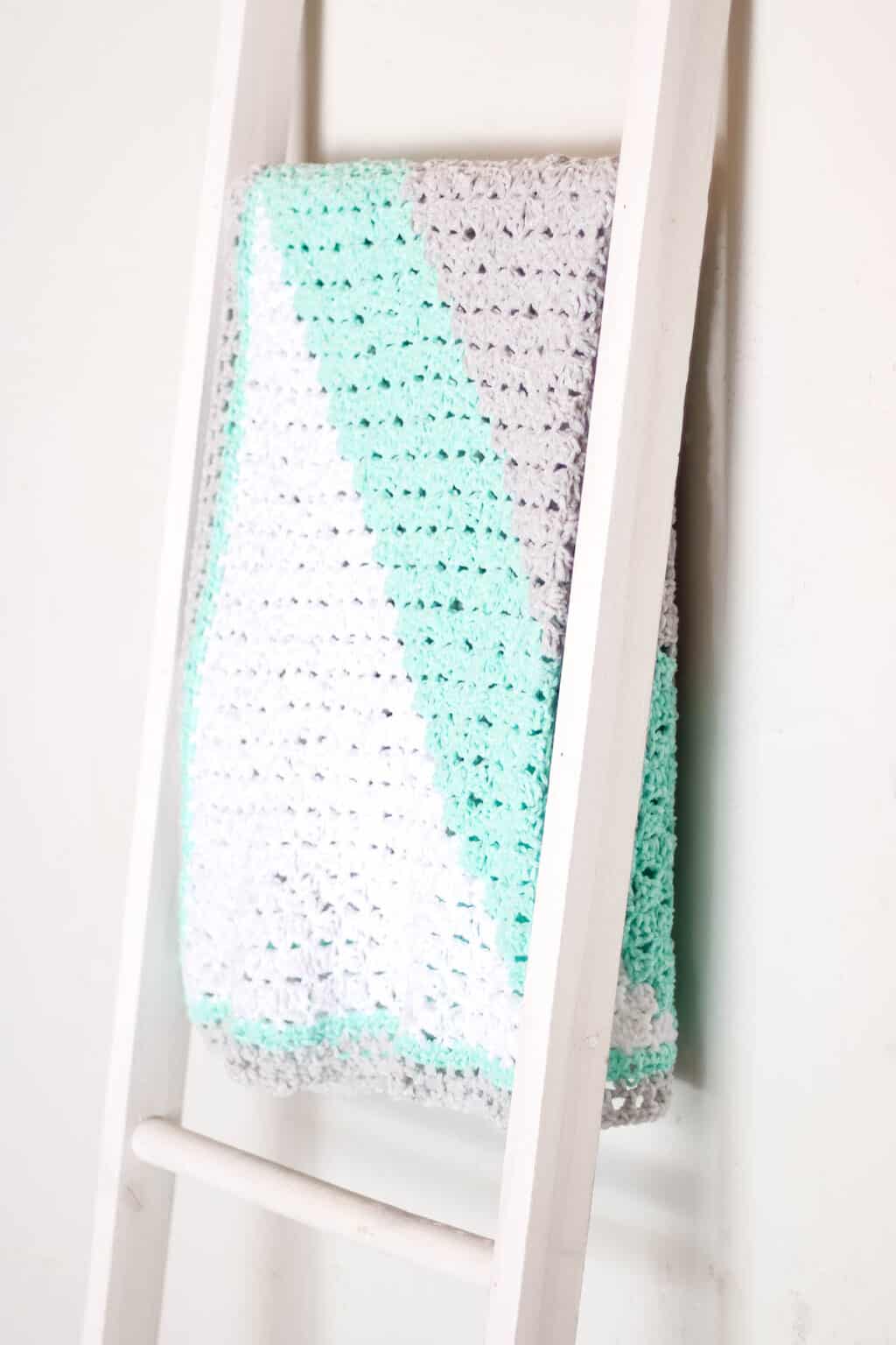 Easiest Beginner Corner to Corner Crochet Blanket Pattern » Make & Do Crew