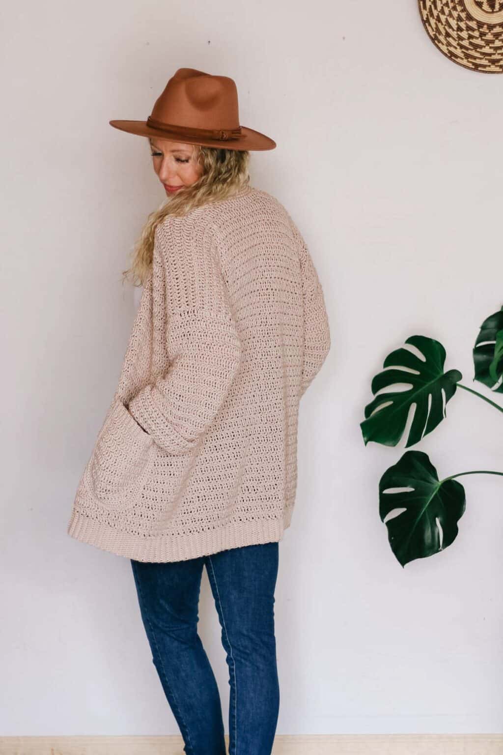 Lacy Crochet Cardigan Free Seamless Pattern