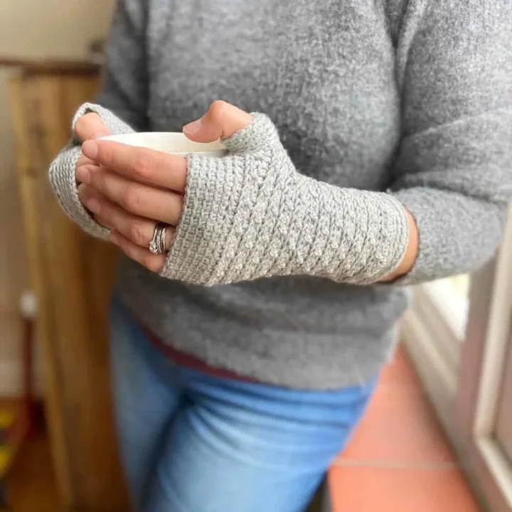 Crochet Wrist Warmers Pattern - Olive - Sandra Stitches