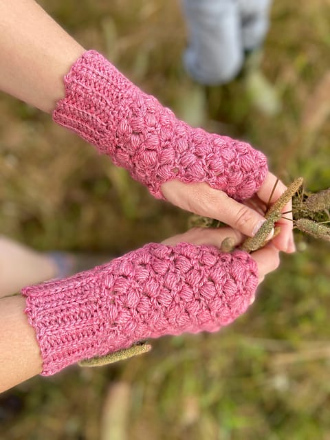 Fingerless Gloves Free Crochet Pattern - Noelebelle Crochet