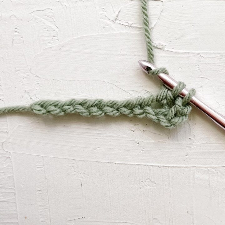 How to Double Crochet (dc) for Beginners (And Fix Mistakes)