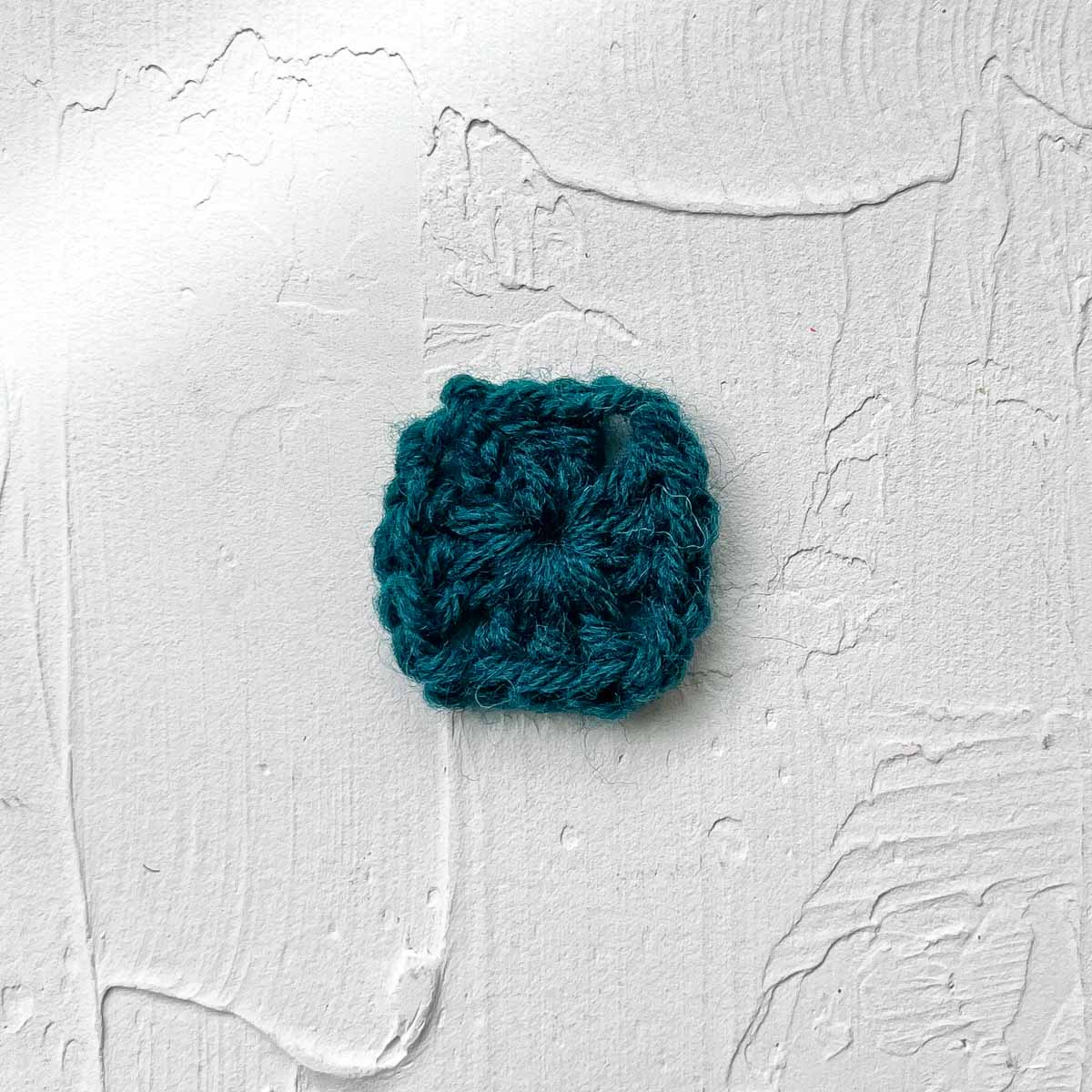 Granny square tutorial round 1: 12 double crochet stitches.