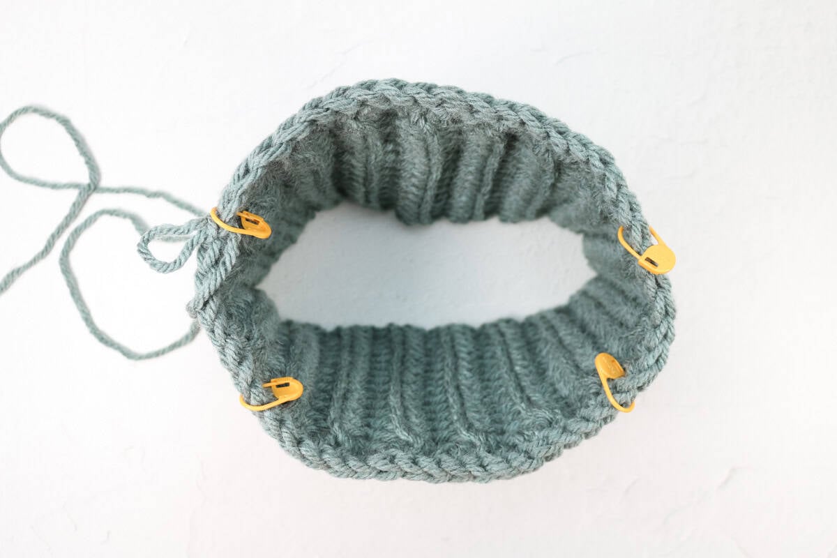 Tutorial showing where to place stitch markers to begin yoke.