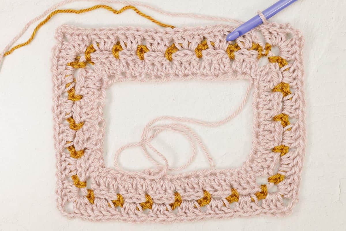 How to start the yoke of a raglan sweater.