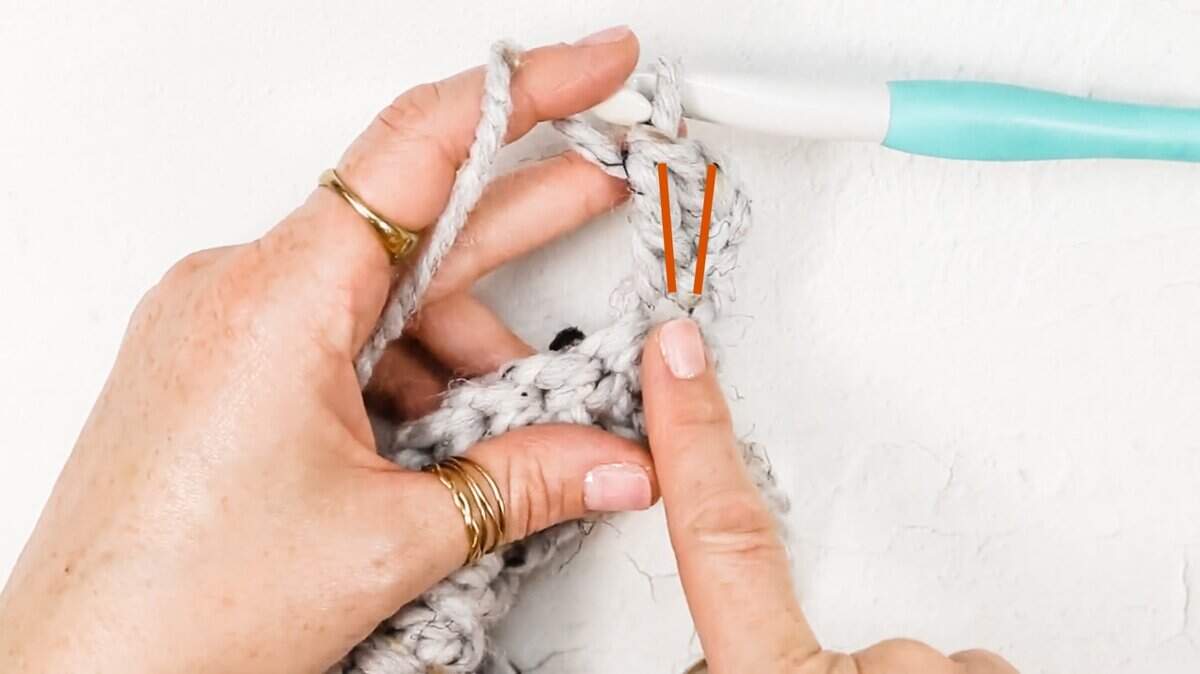 Tutorial showing how to start a row of crochet ripple stitch.